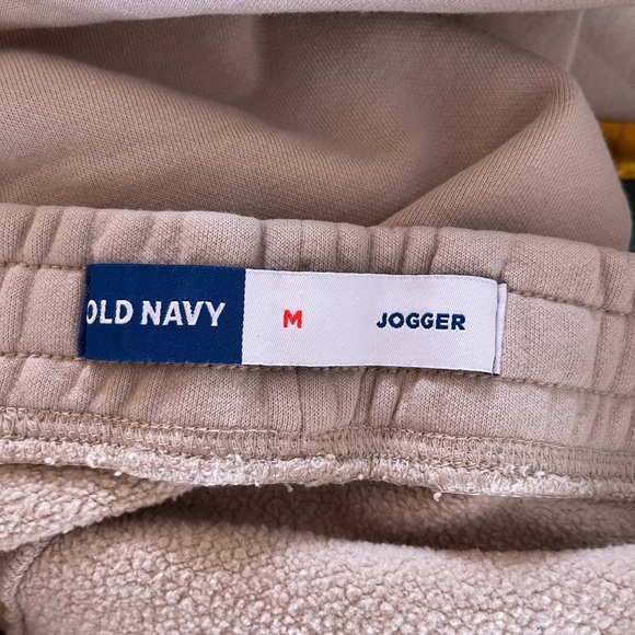 Men’s Old Navy sweatpants joggers, tan colored back pocket size Medium - Picture 3 of 4